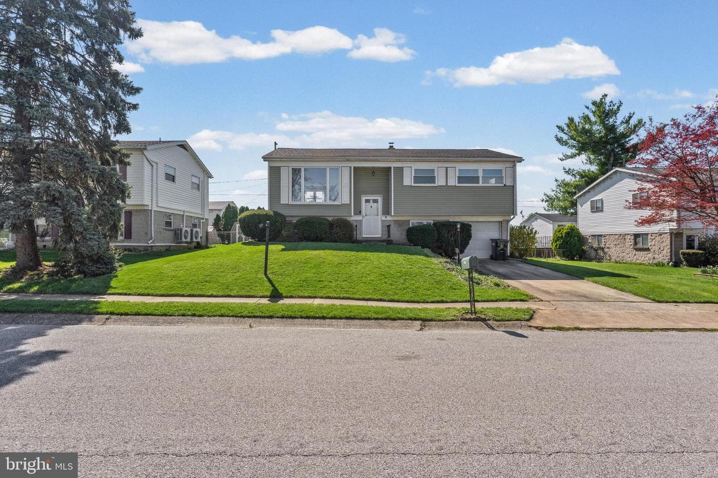 982 Marbrook Lane photo 3