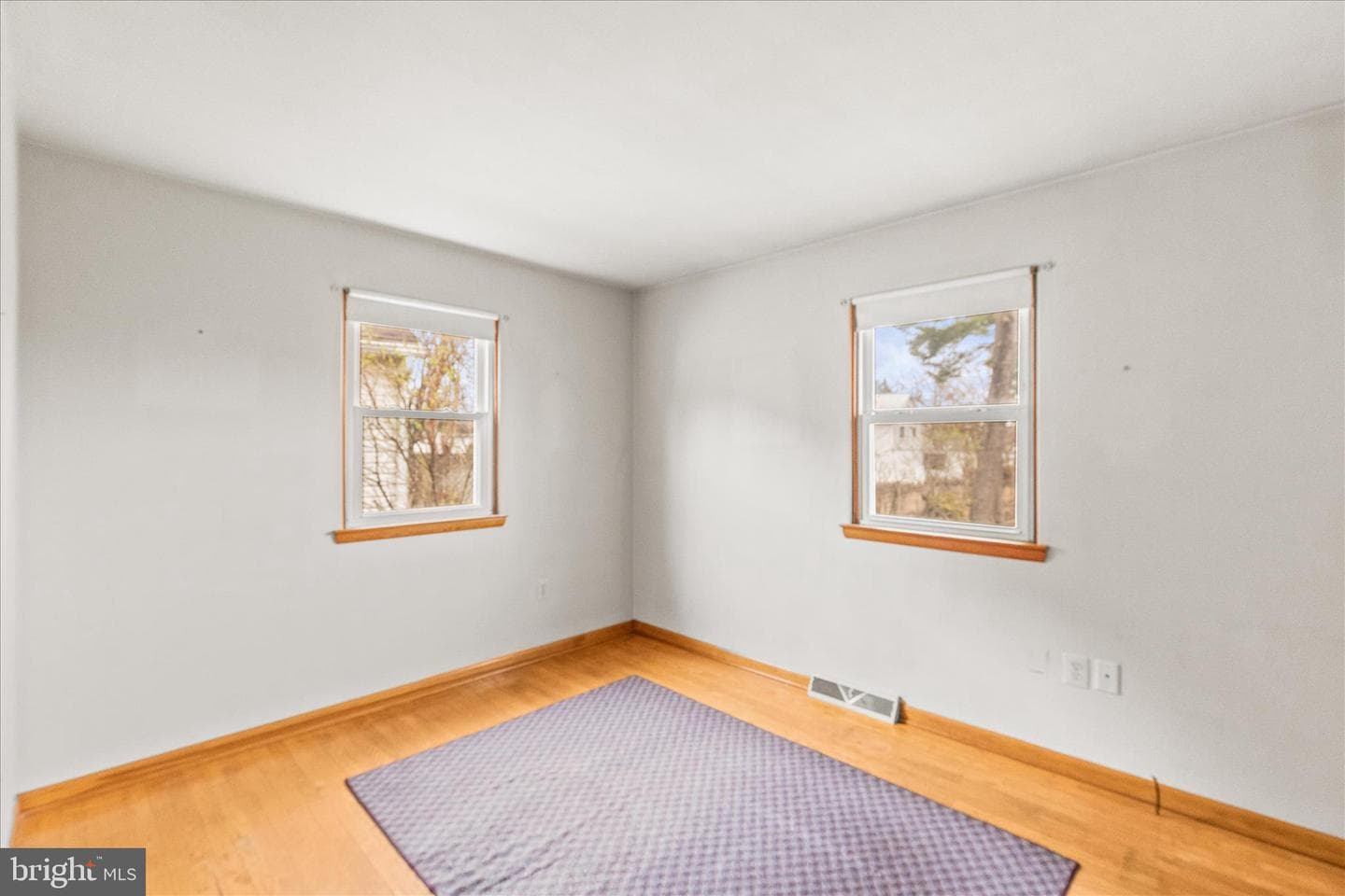 566 Baer Avenue photo 10