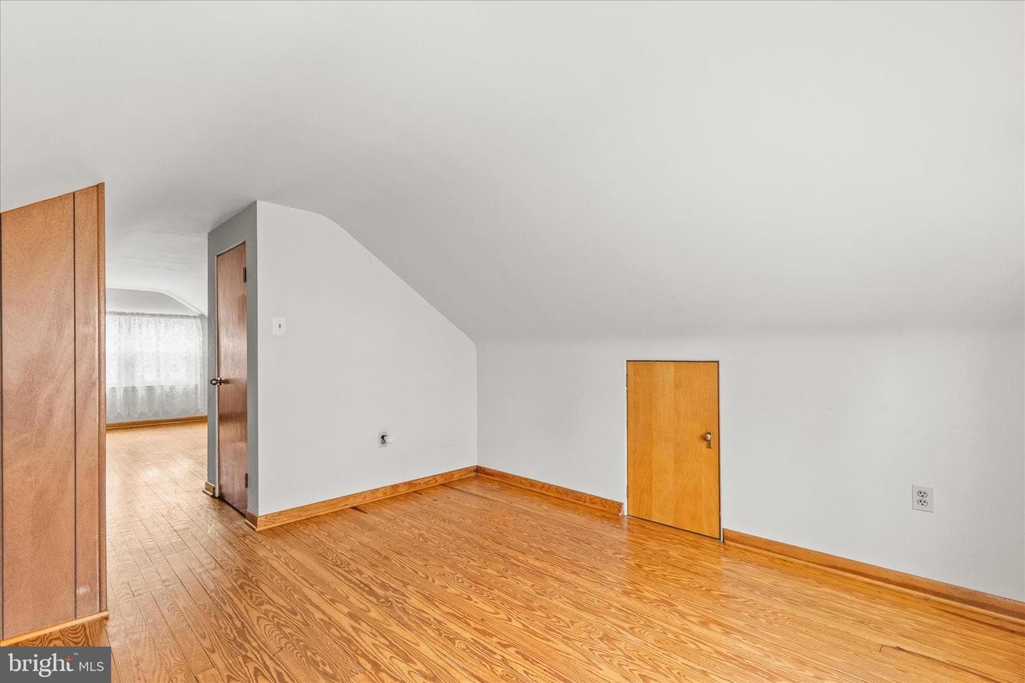 566 Baer Avenue photo 16