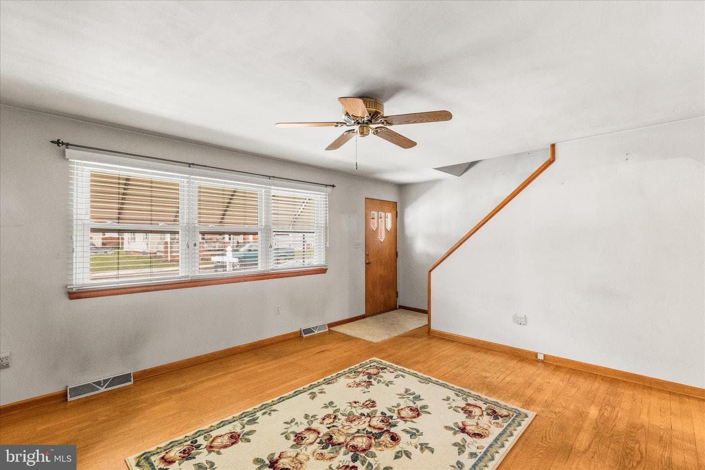 566 Baer Avenue photo 4