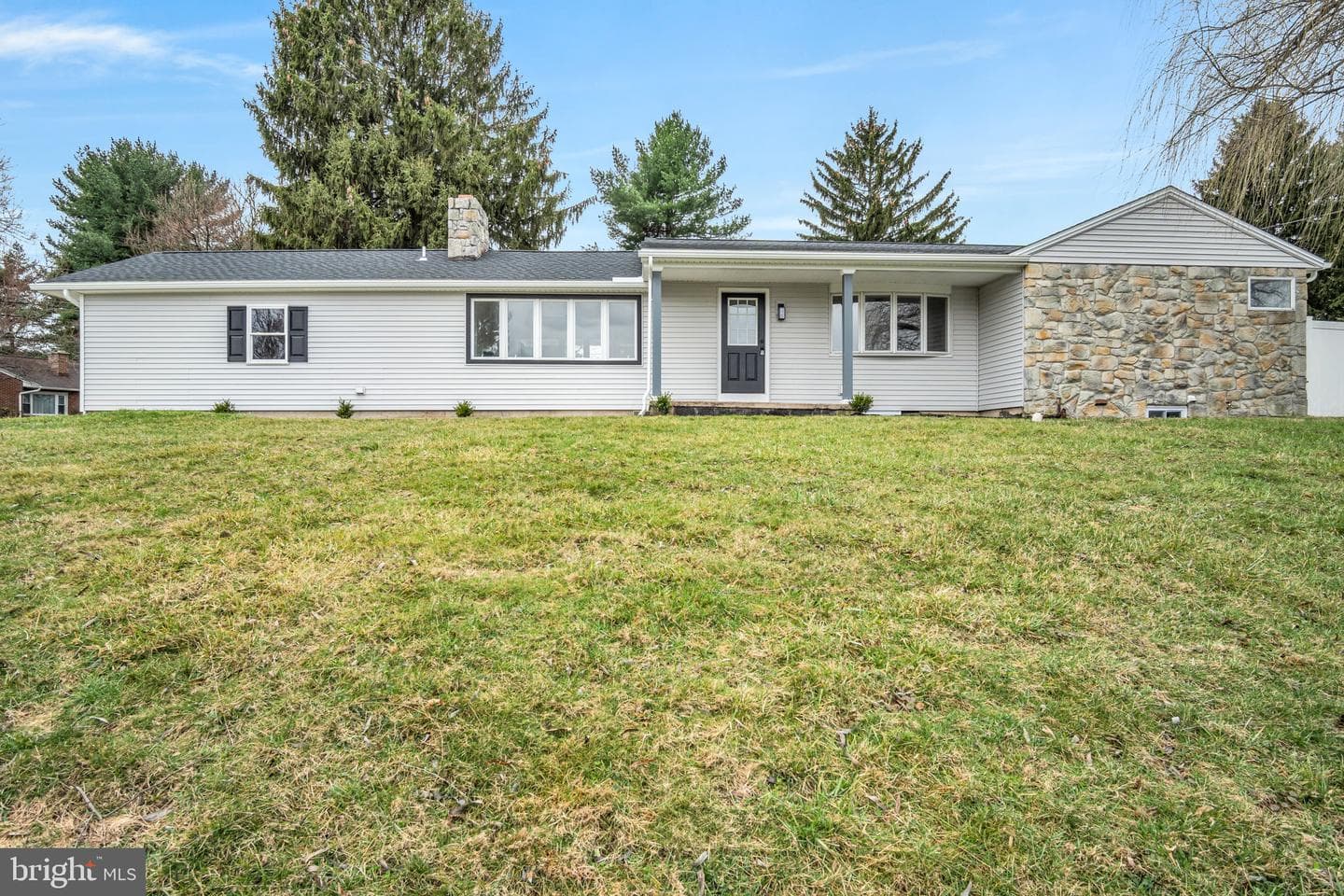 7 Crescent Drive photo 2