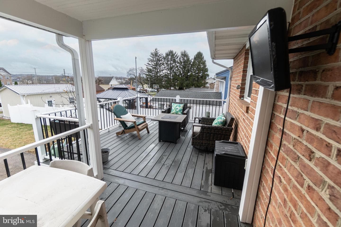 717 E Walnut Street photo 3