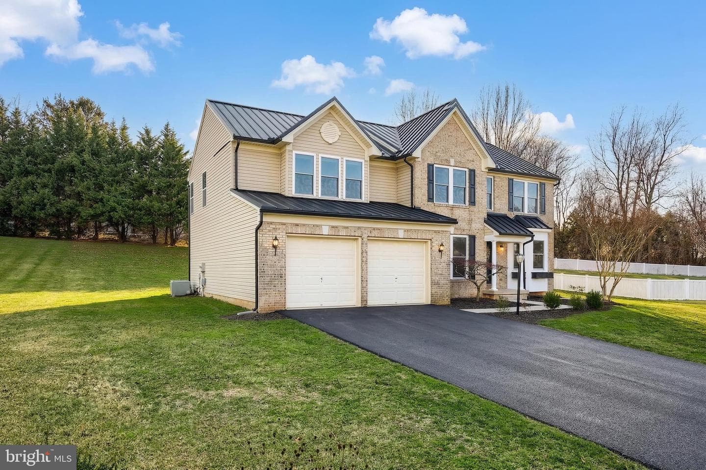 735 Clydesdale Drive photo 4