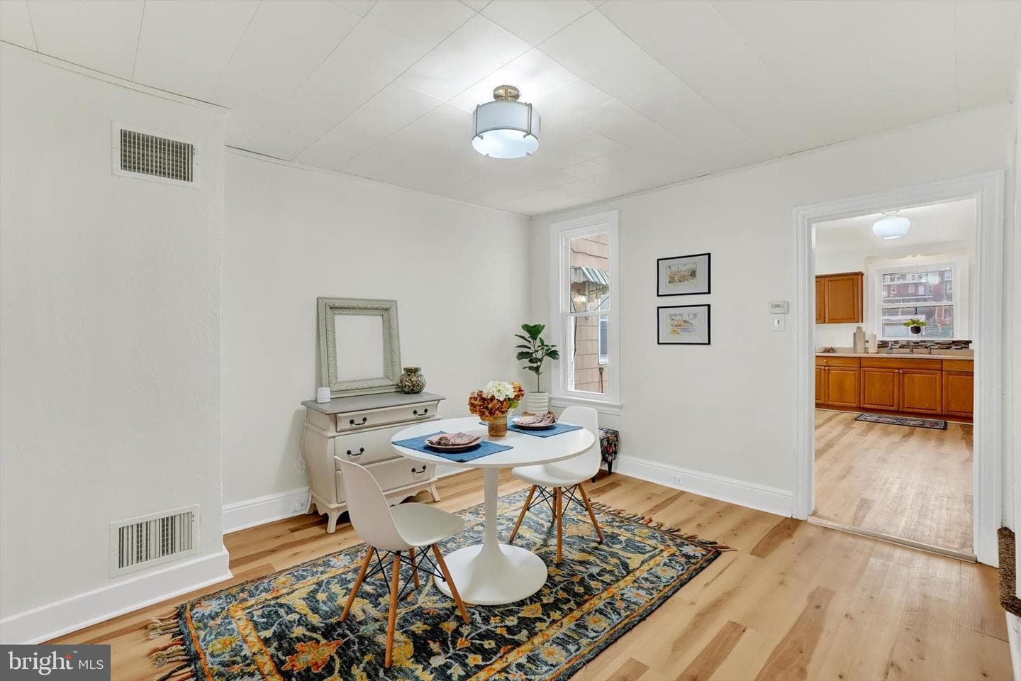 1147 E King Street photo 6