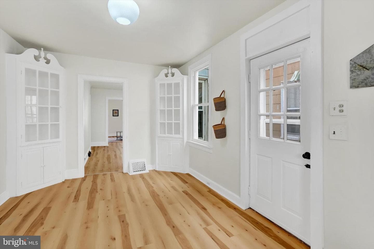 1147 E King Street photo 9