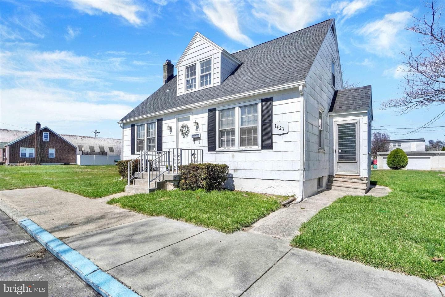 1423 Filbert Street photo 2