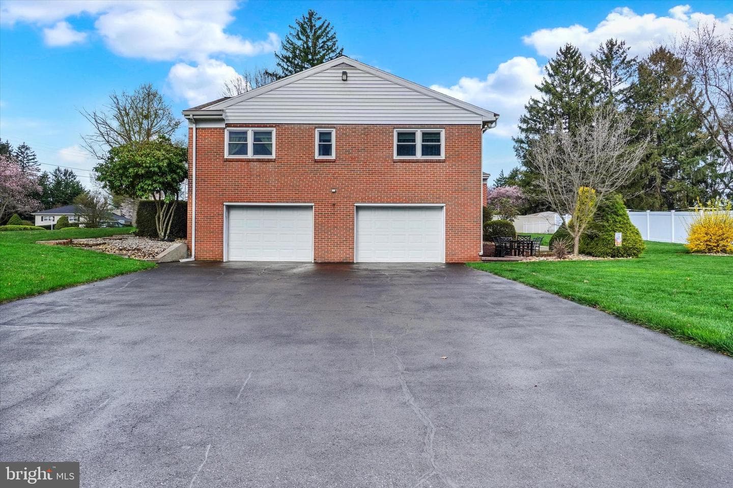 91 Lynbrook Drive S photo 23