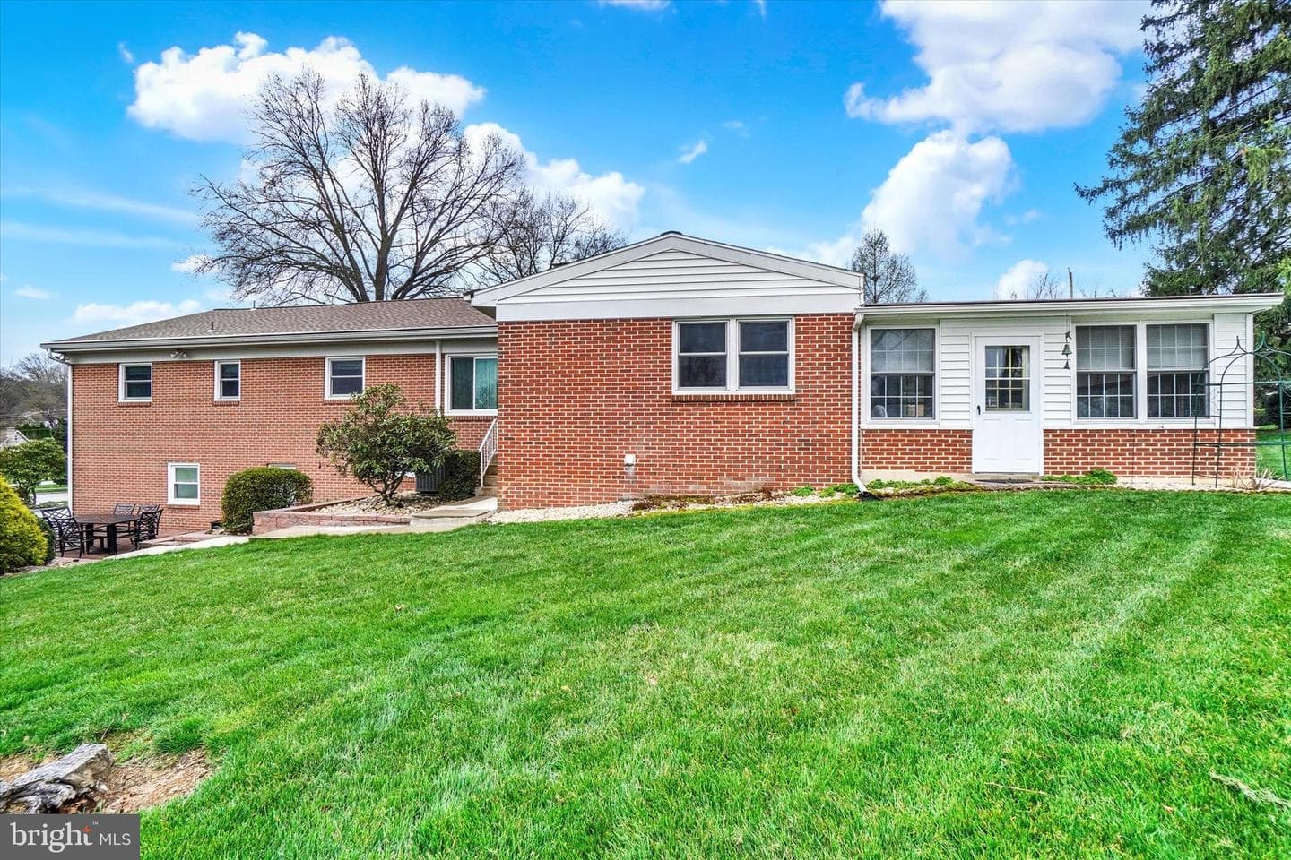 91 Lynbrook Drive S photo 34