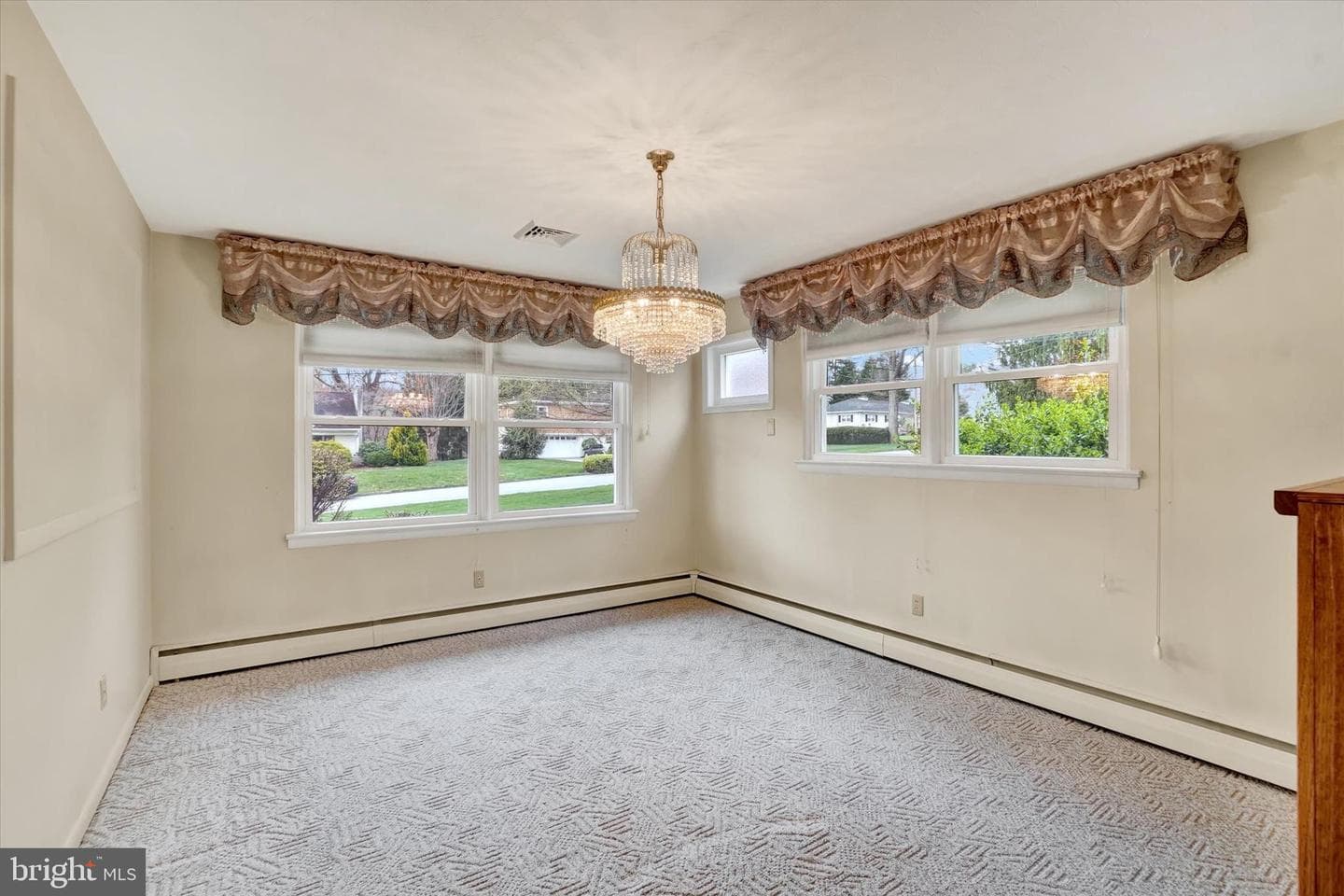 91 Lynbrook Drive S photo 7