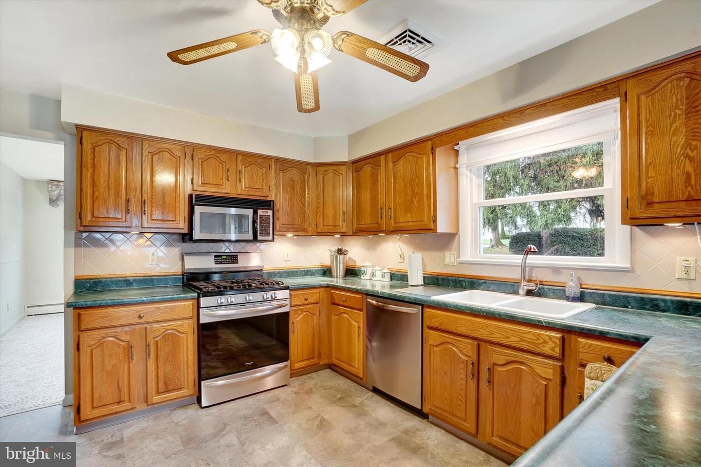 91 Lynbrook Drive S photo 8