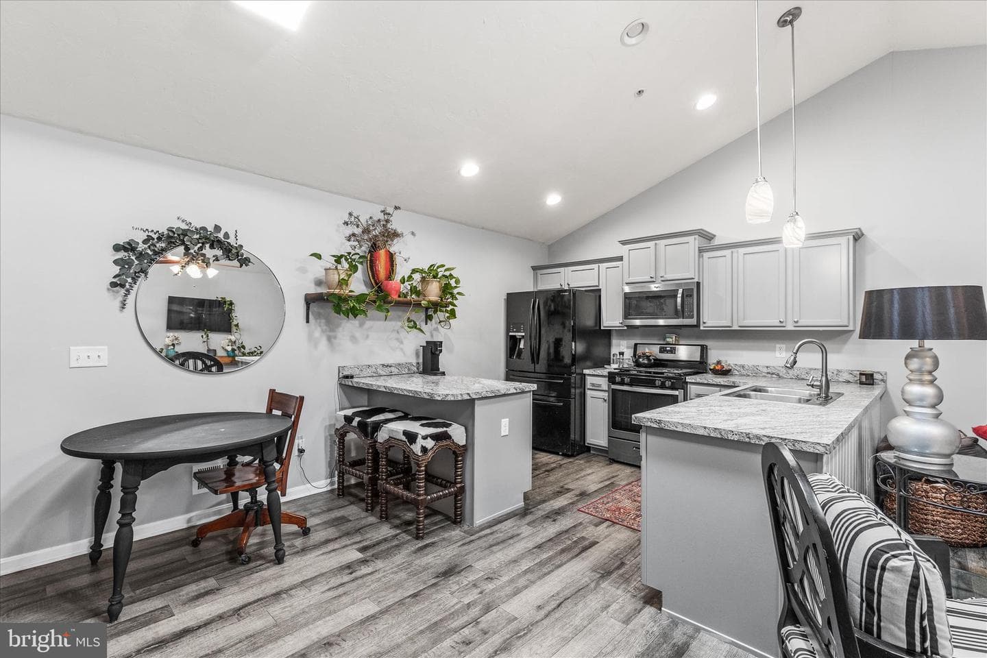 813 W Middle Street photo 10