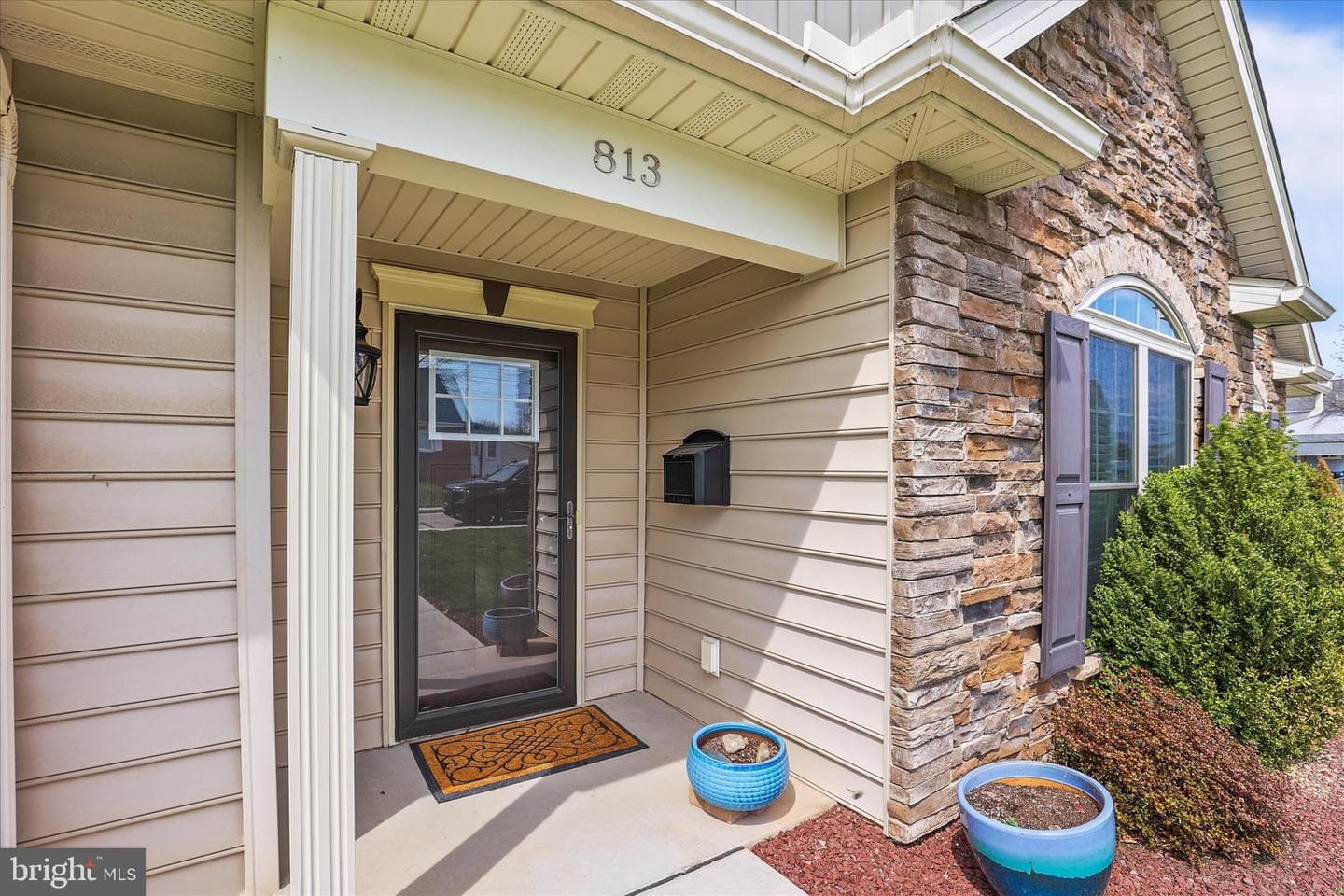 813 W Middle Street photo 3