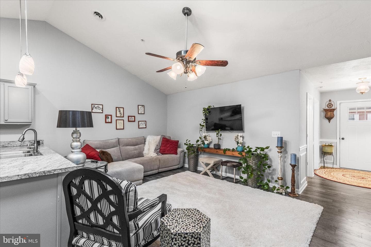 813 W Middle Street photo 9