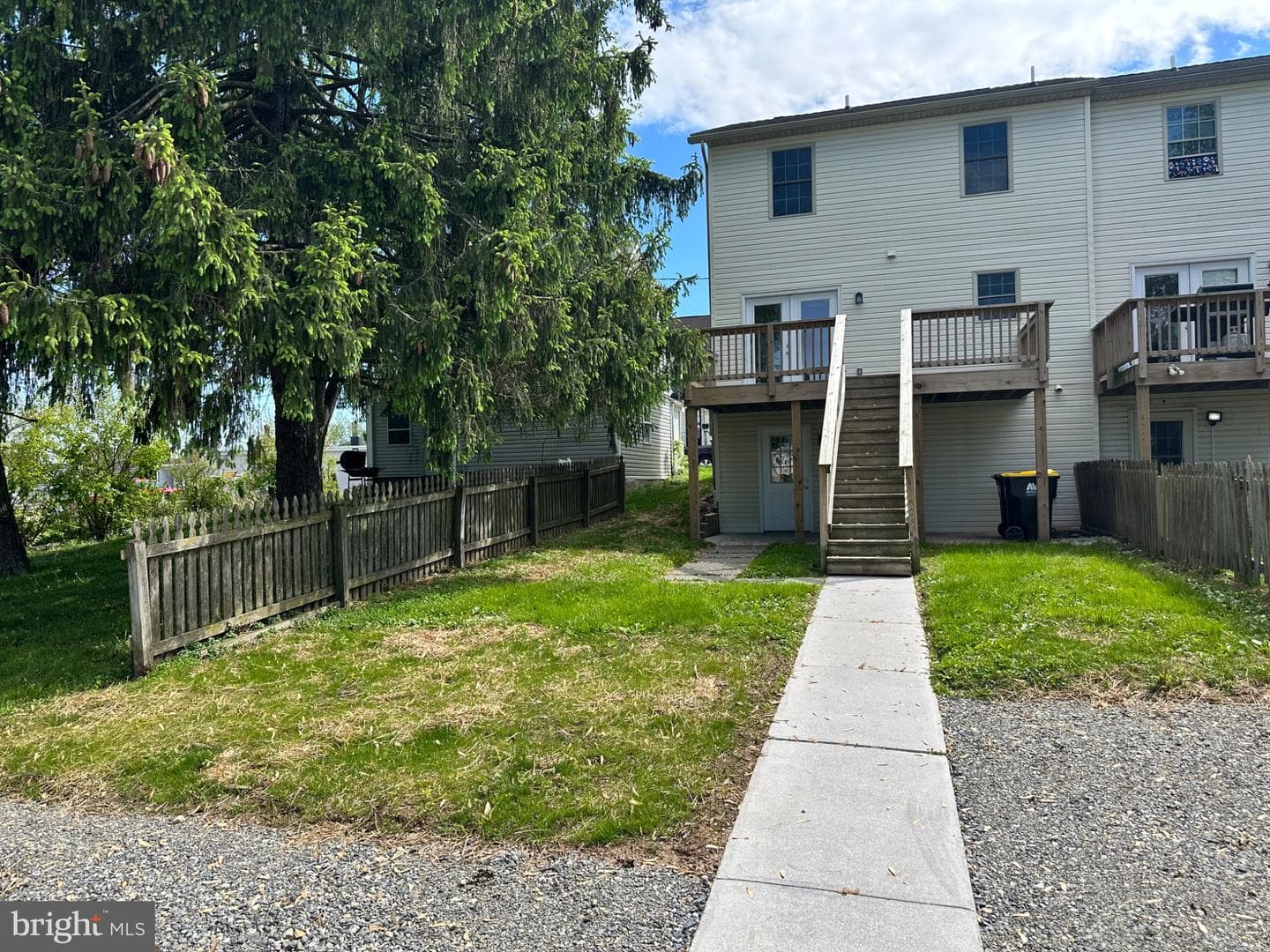552 Locust Street photo 32