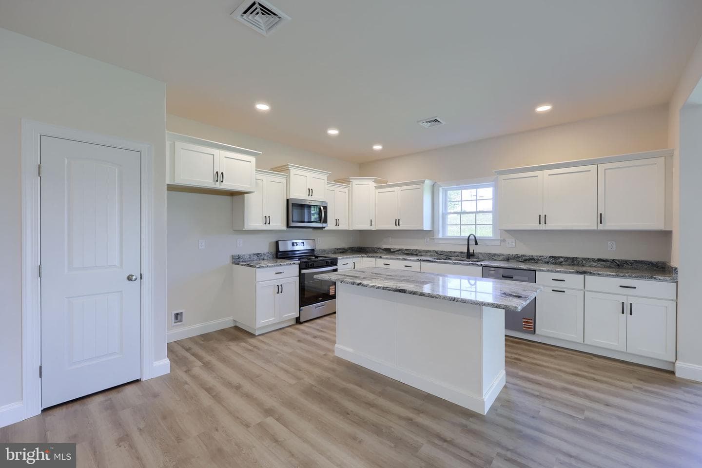 3855 Country Drive photo 4