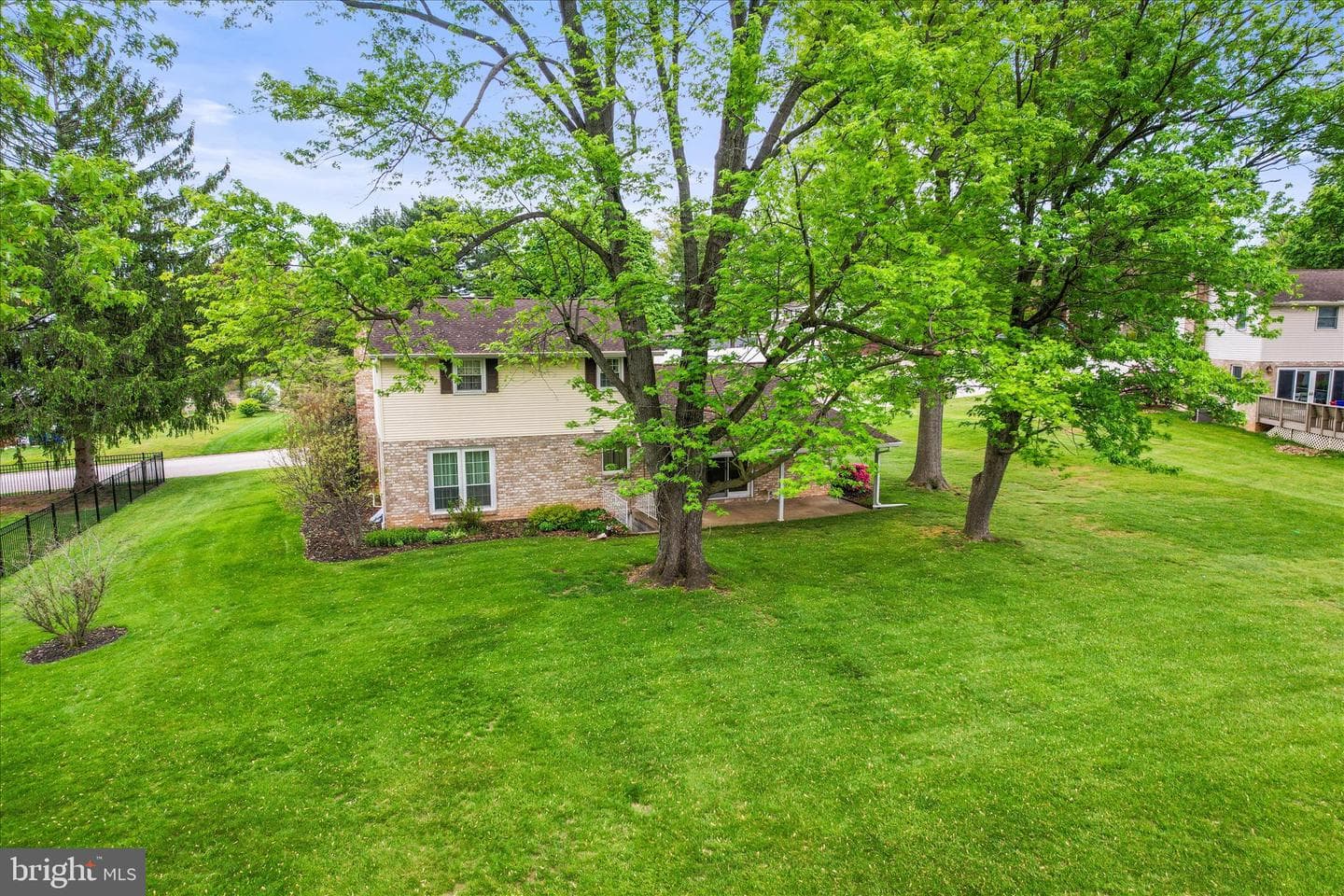 1884 Ebony Drive photo 8