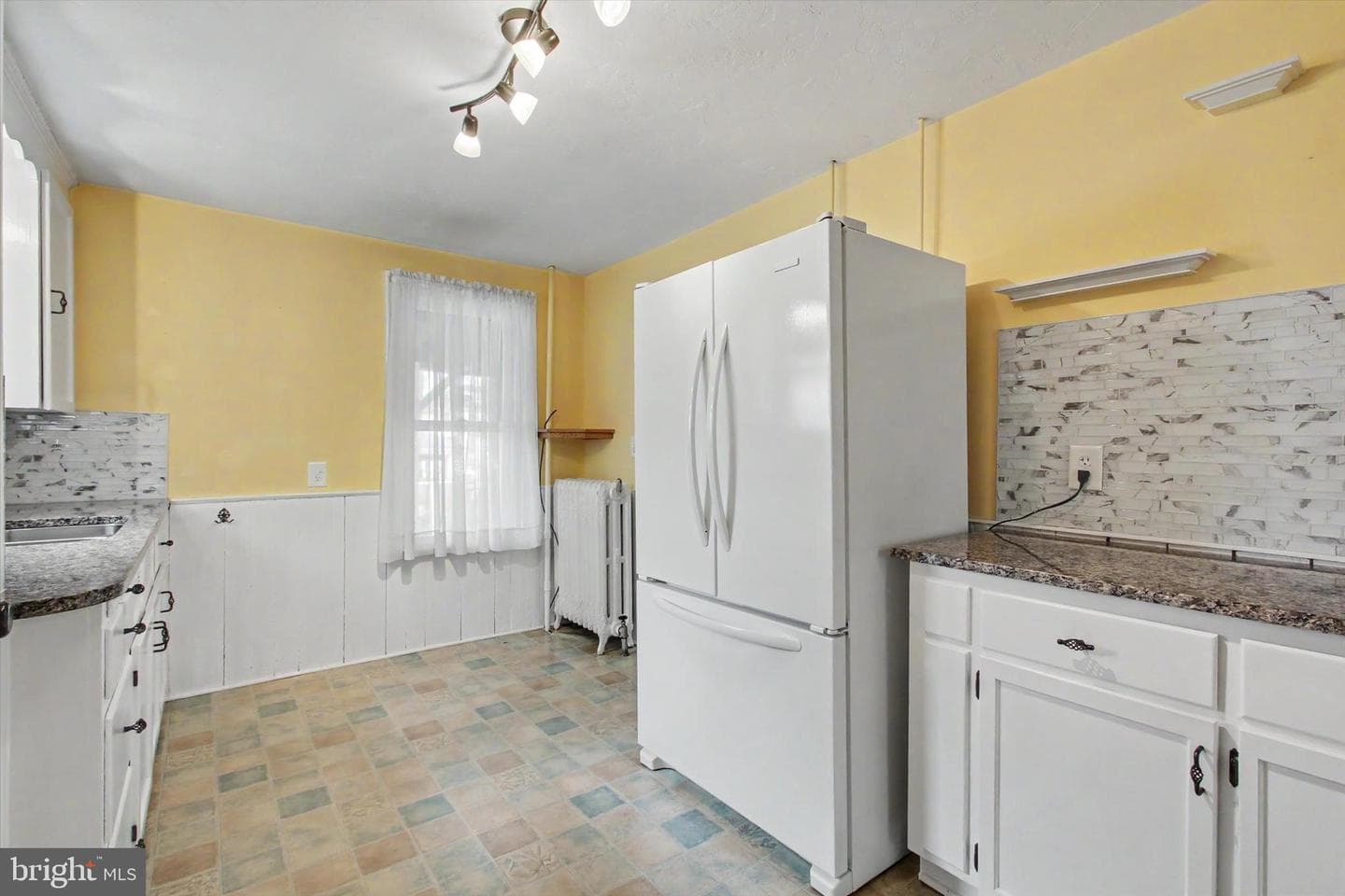 321 E Middle Street photo 14