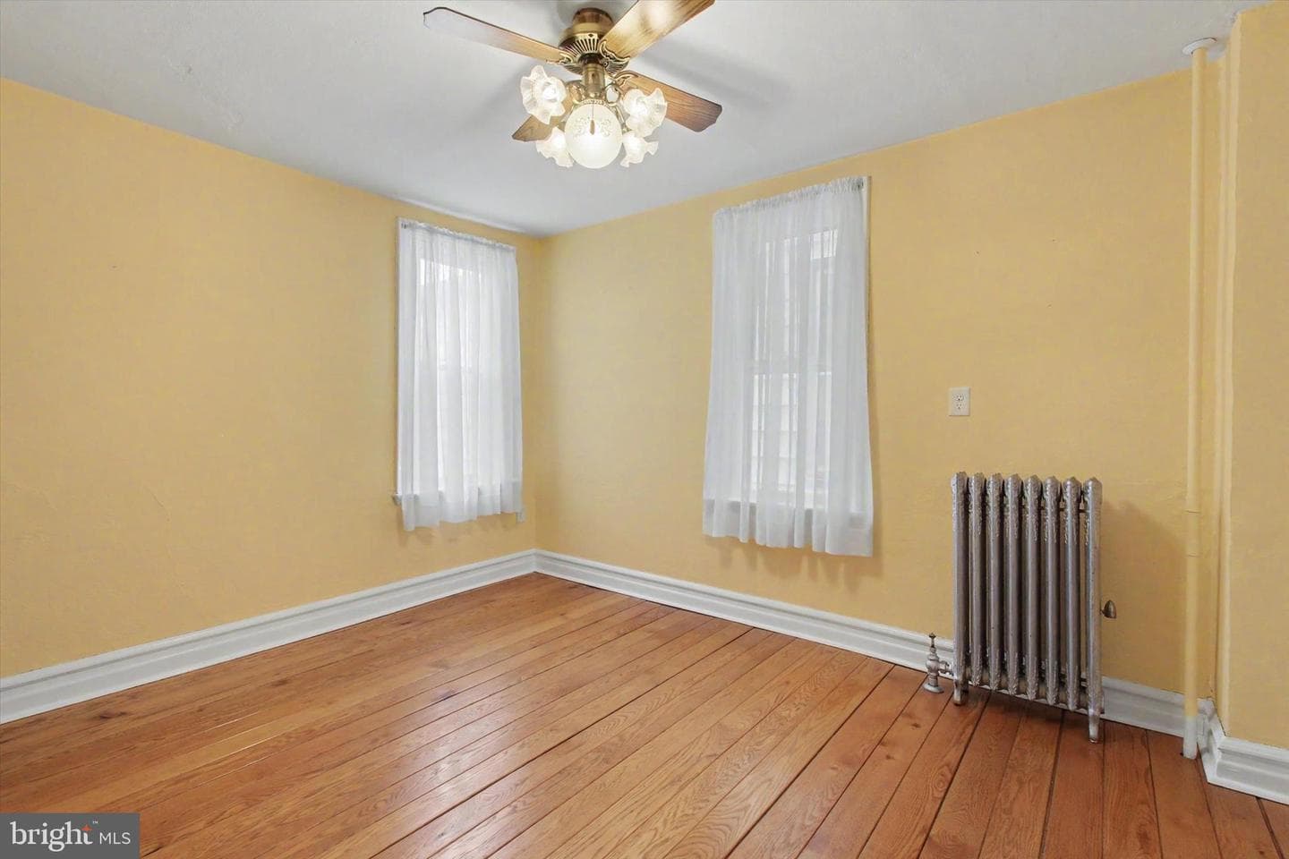 321 E Middle Street photo 17