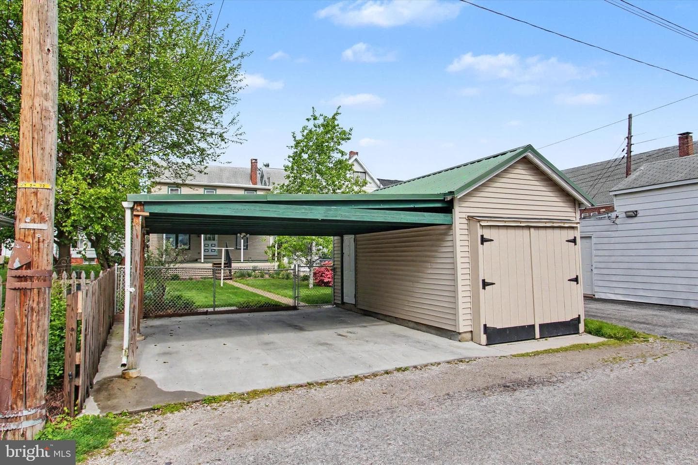 321 E Middle Street photo 28