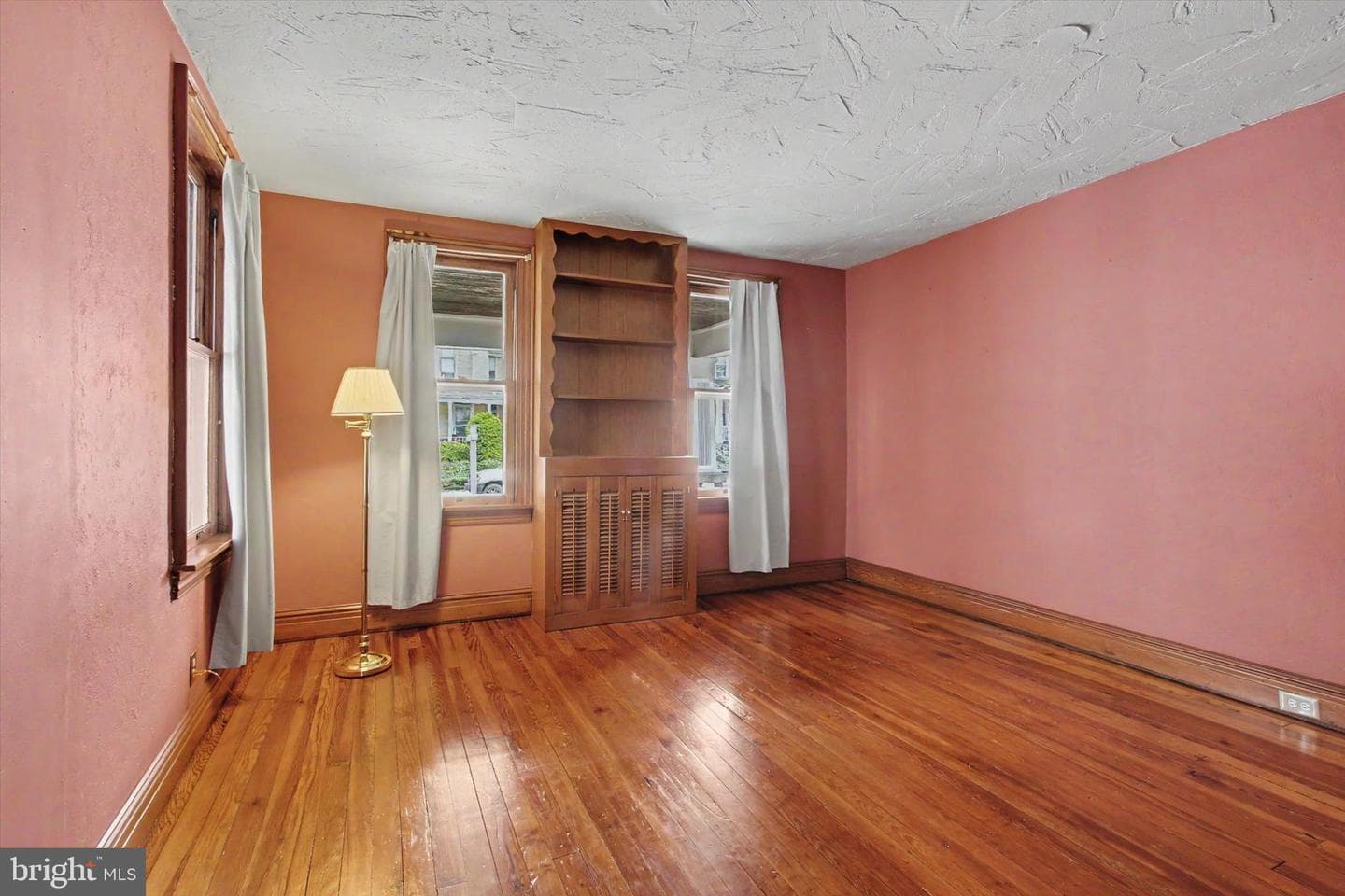 321 E Middle Street photo 7
