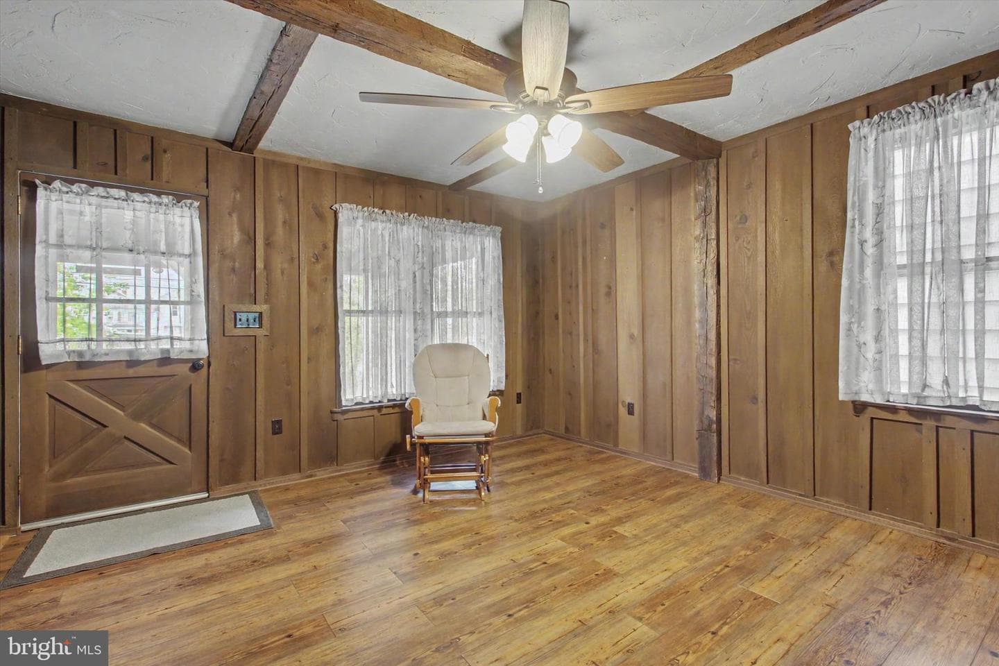 321 E Middle Street photo 9