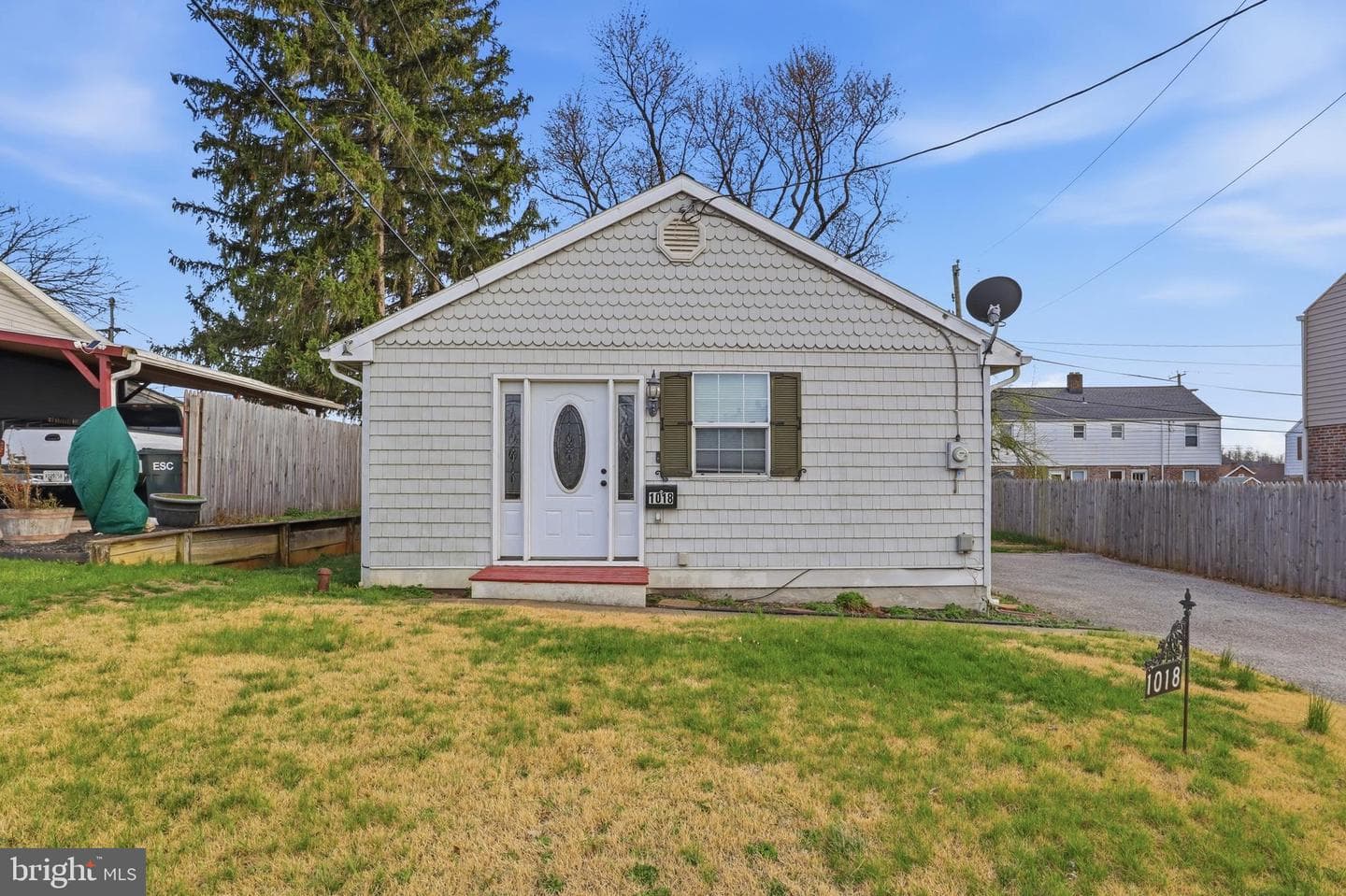 1018 Kelly Drive photo 2