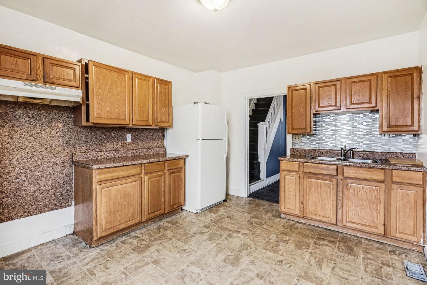 1269 E Philadelphia Street photo 8