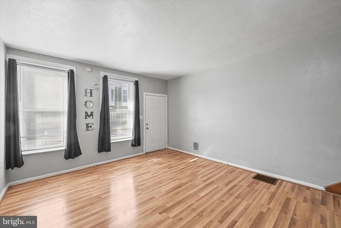 707 York Street photo 6