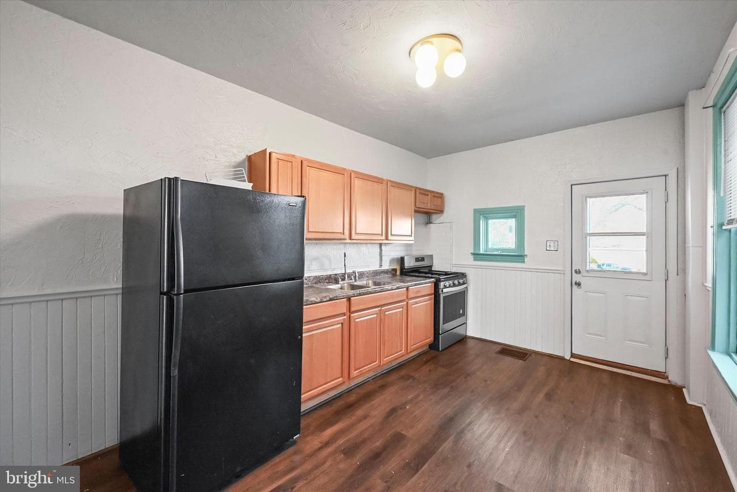 707 York Street photo 9