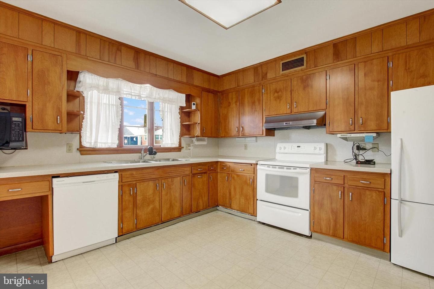 241 Charles Street photo 13