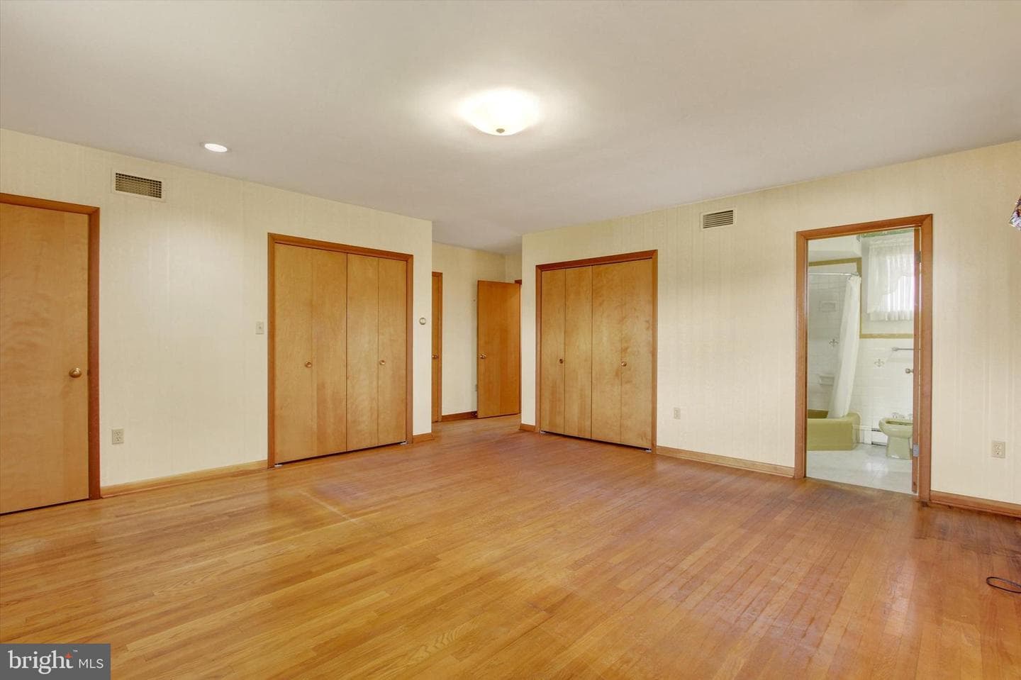 241 Charles Street photo 19