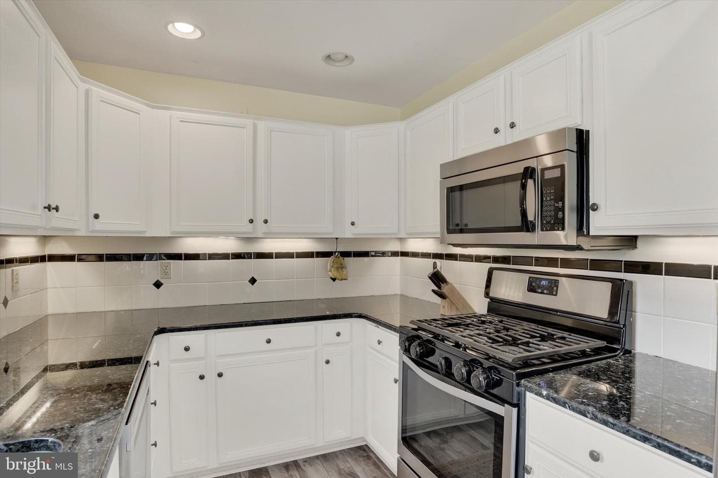 466 Chestnut Way photo 5