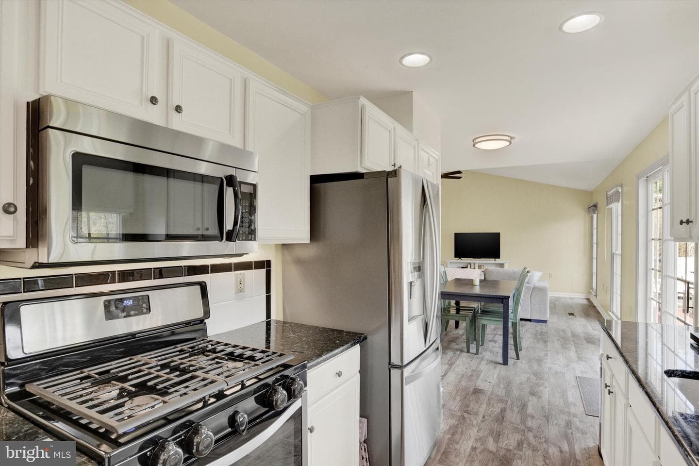 466 Chestnut Way photo 6