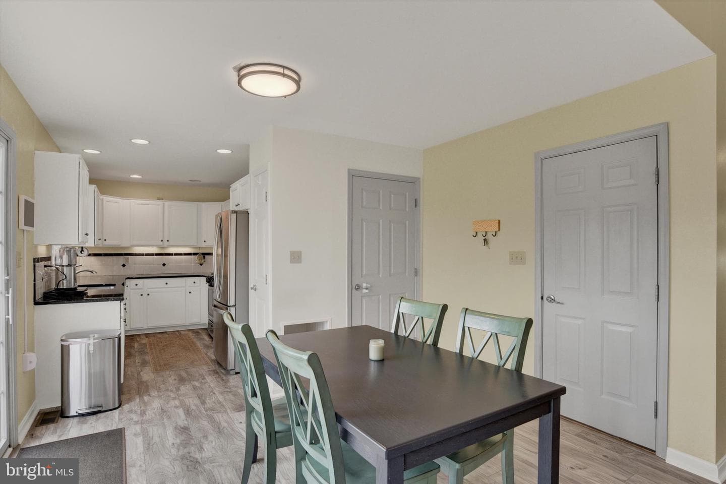 466 Chestnut Way photo 9
