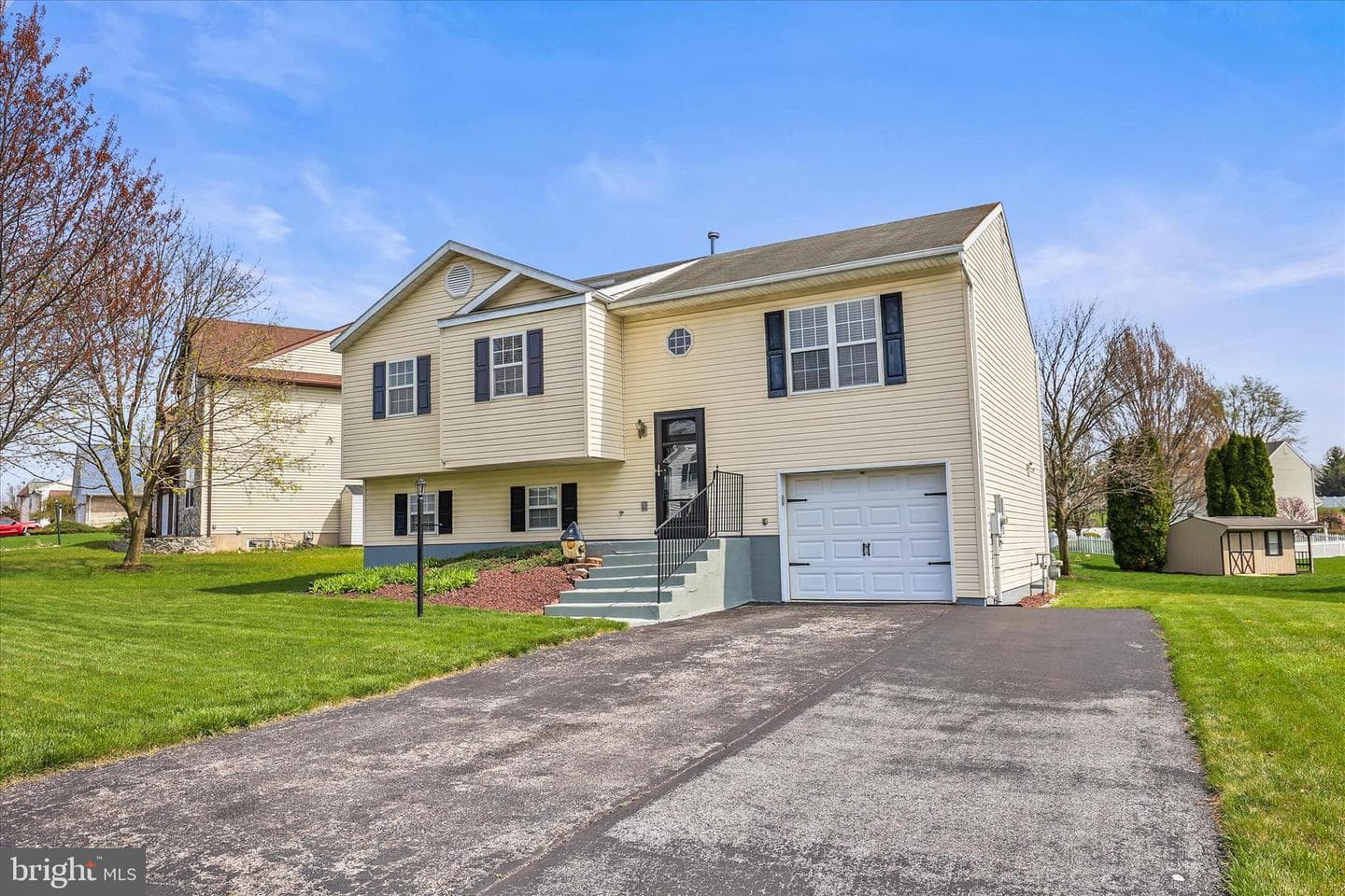 125 Winston Drive photo 2