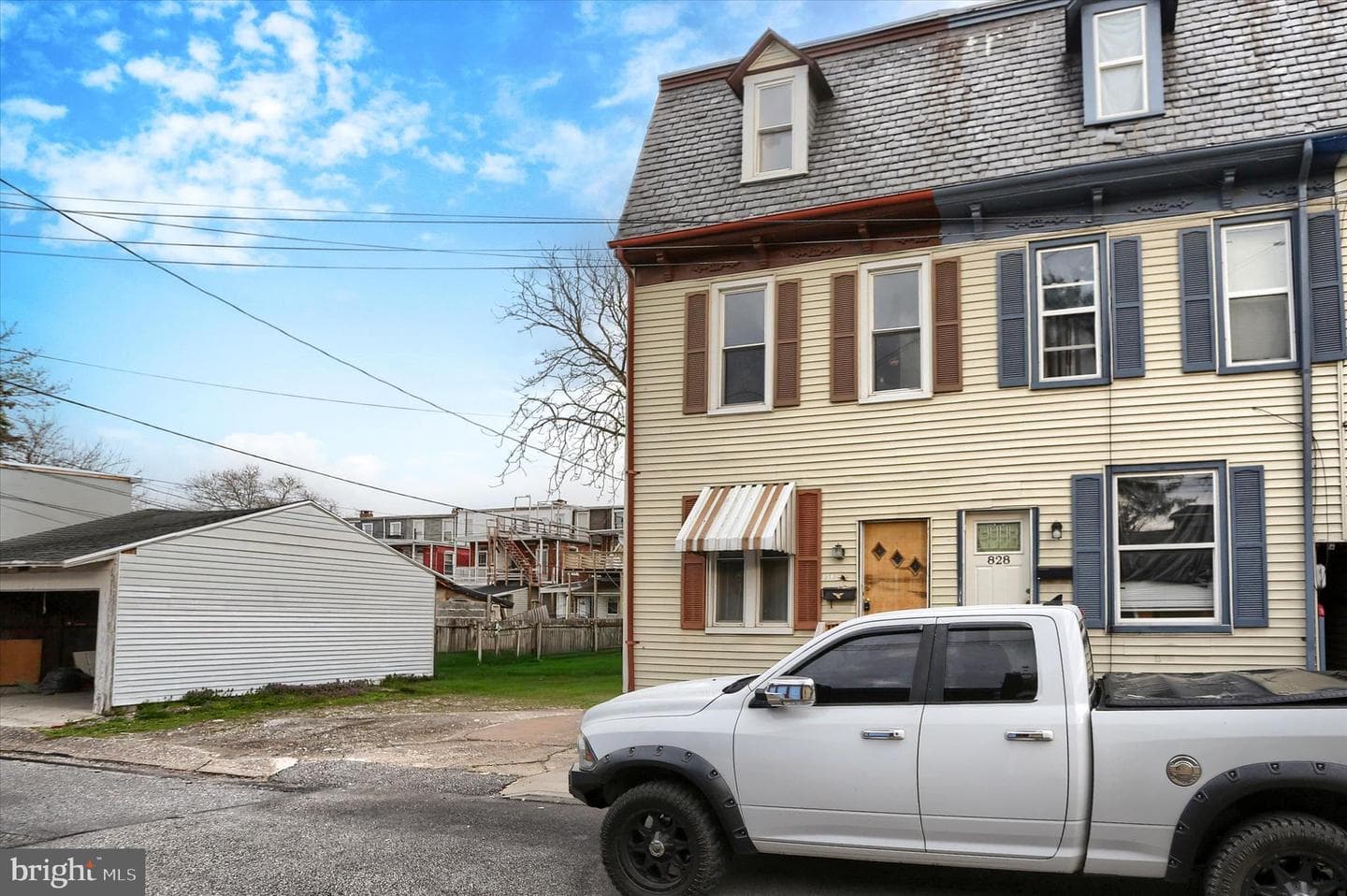 826 Fern Place photo 3