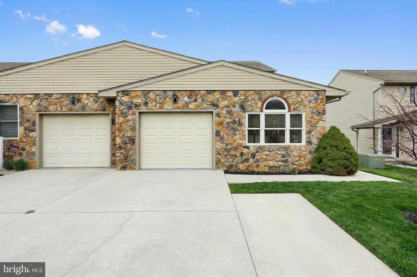 413 Springbrook Court photo 3