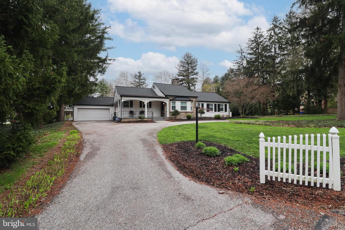 1023 Brockie Drive photo 4