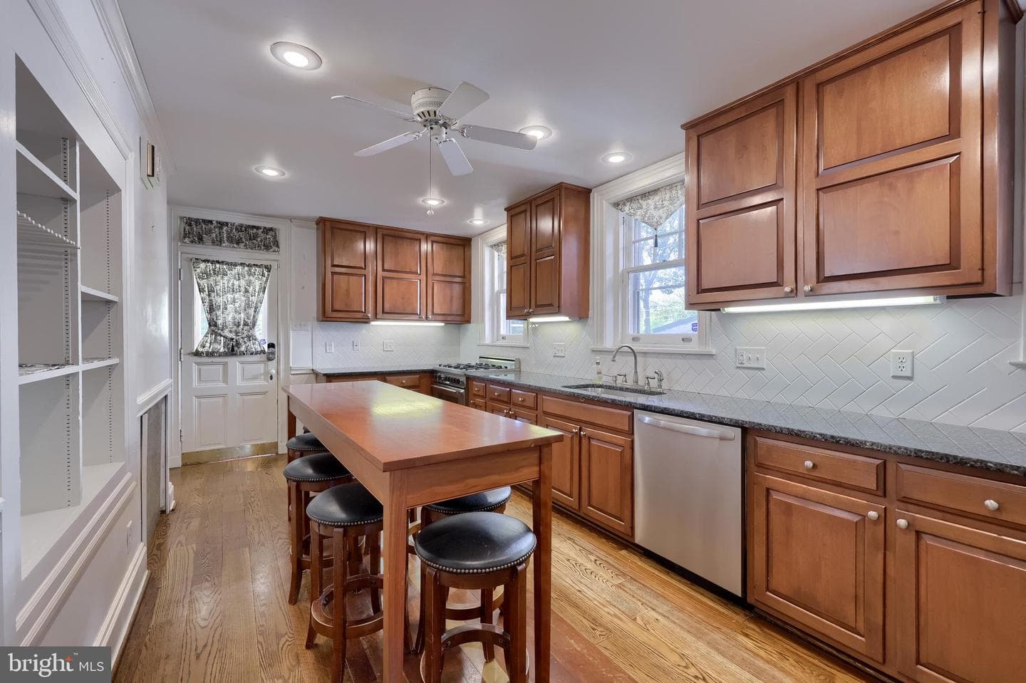 146 E Springettsbury Avenue photo 15