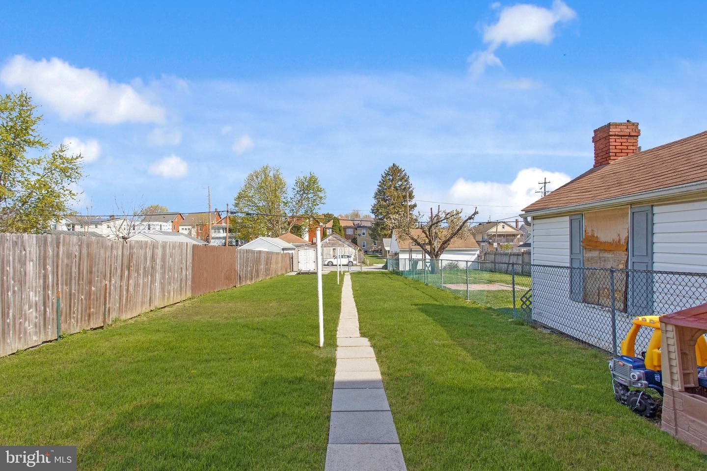 14 Fair Avenue photo 3