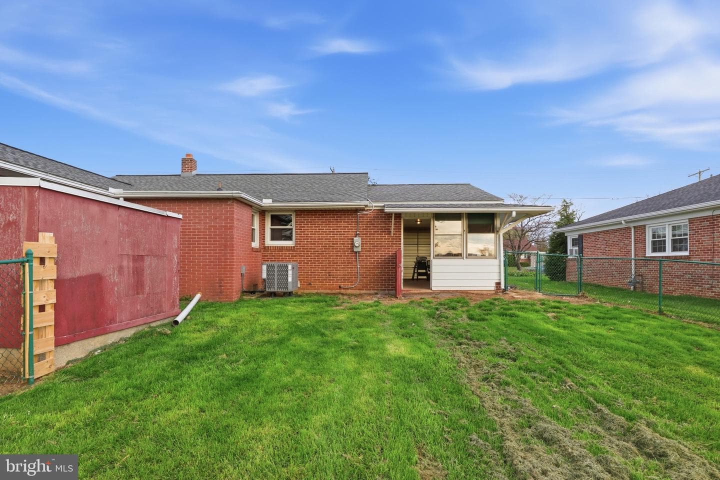 456 York Street photo 33