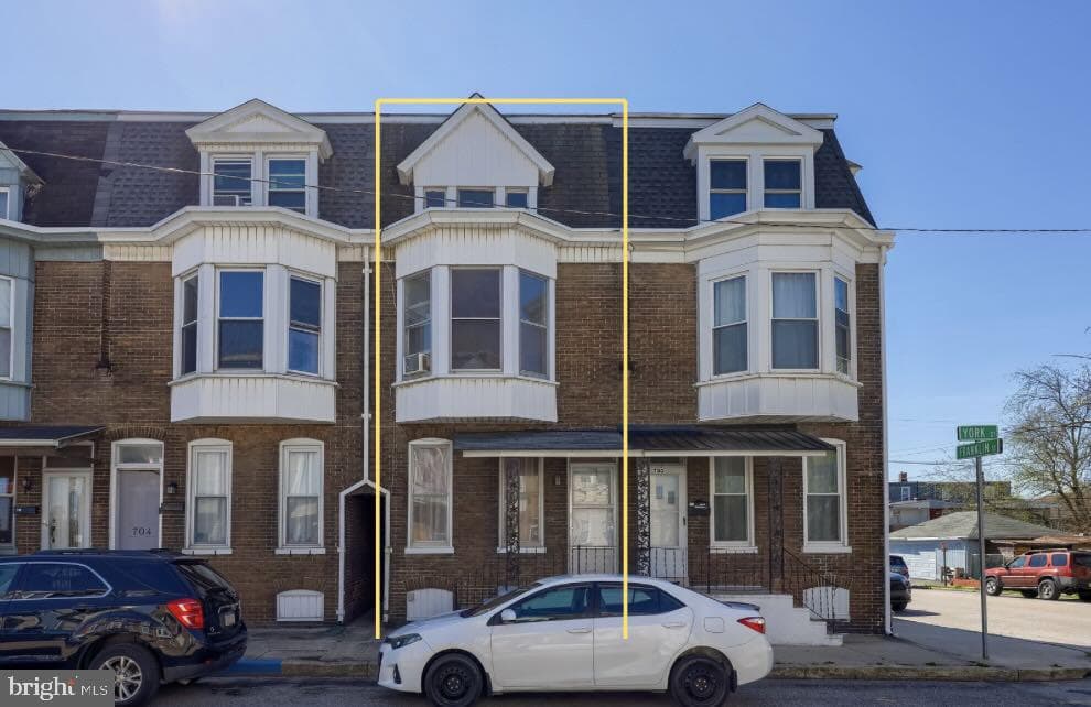 702 York Street photo 2