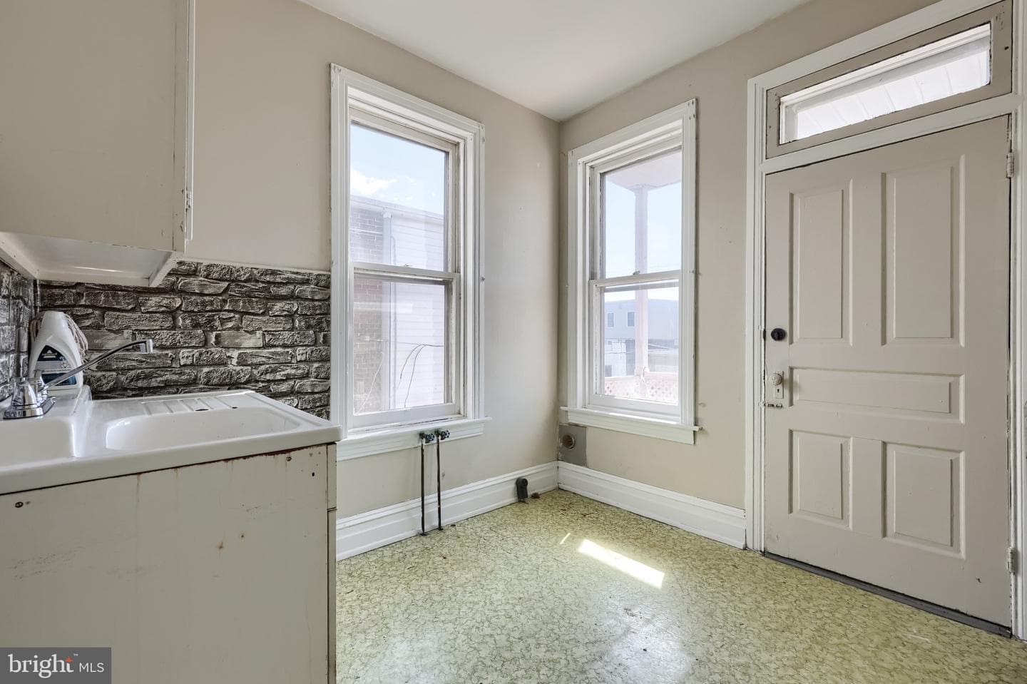 702 York Street photo 24