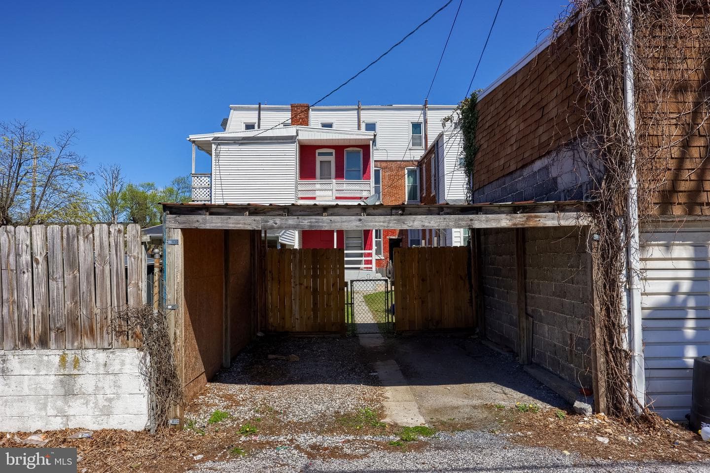 702 York Street photo 8