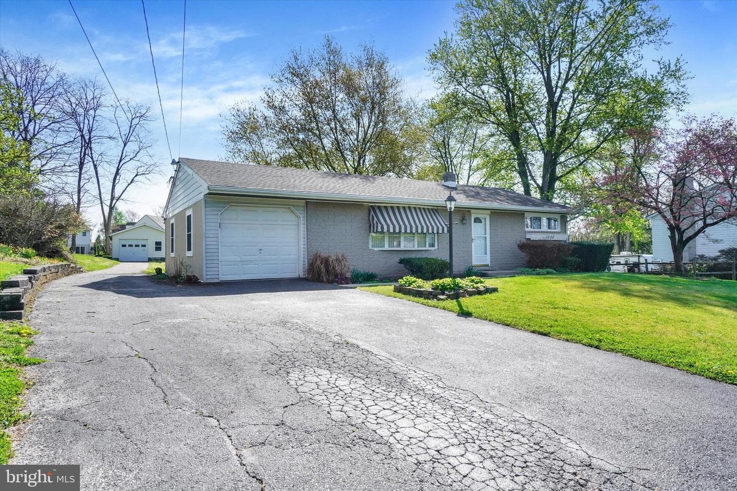 2833 Anita Drive photo 2