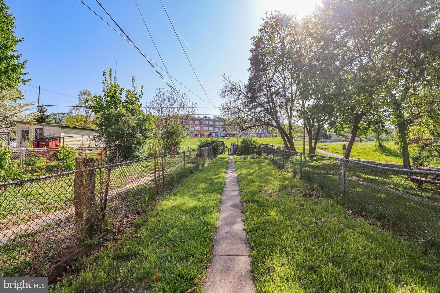 546 Smith Street photo 35