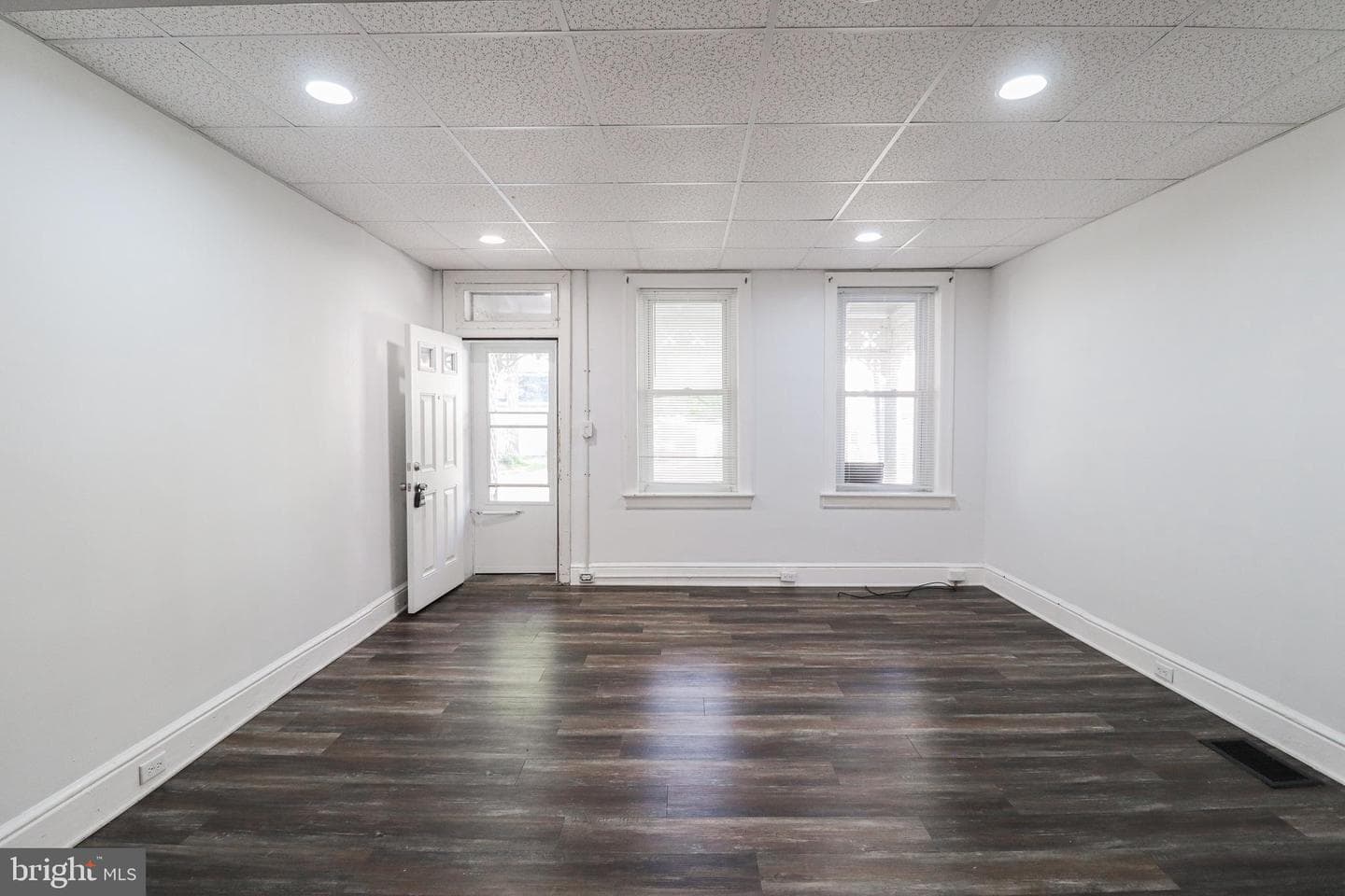 546 Smith Street photo 8