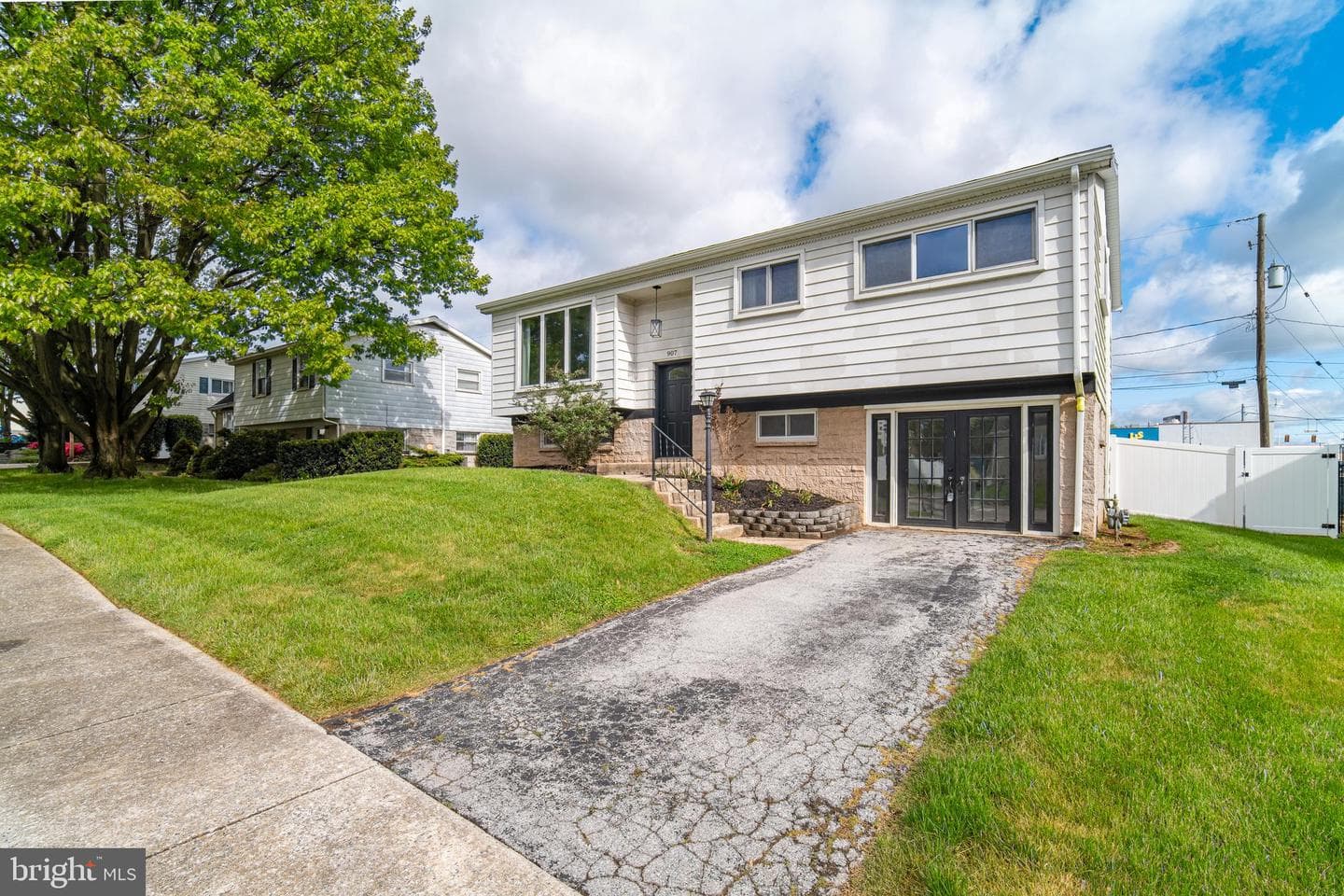 907 Marbrook Lane photo 32