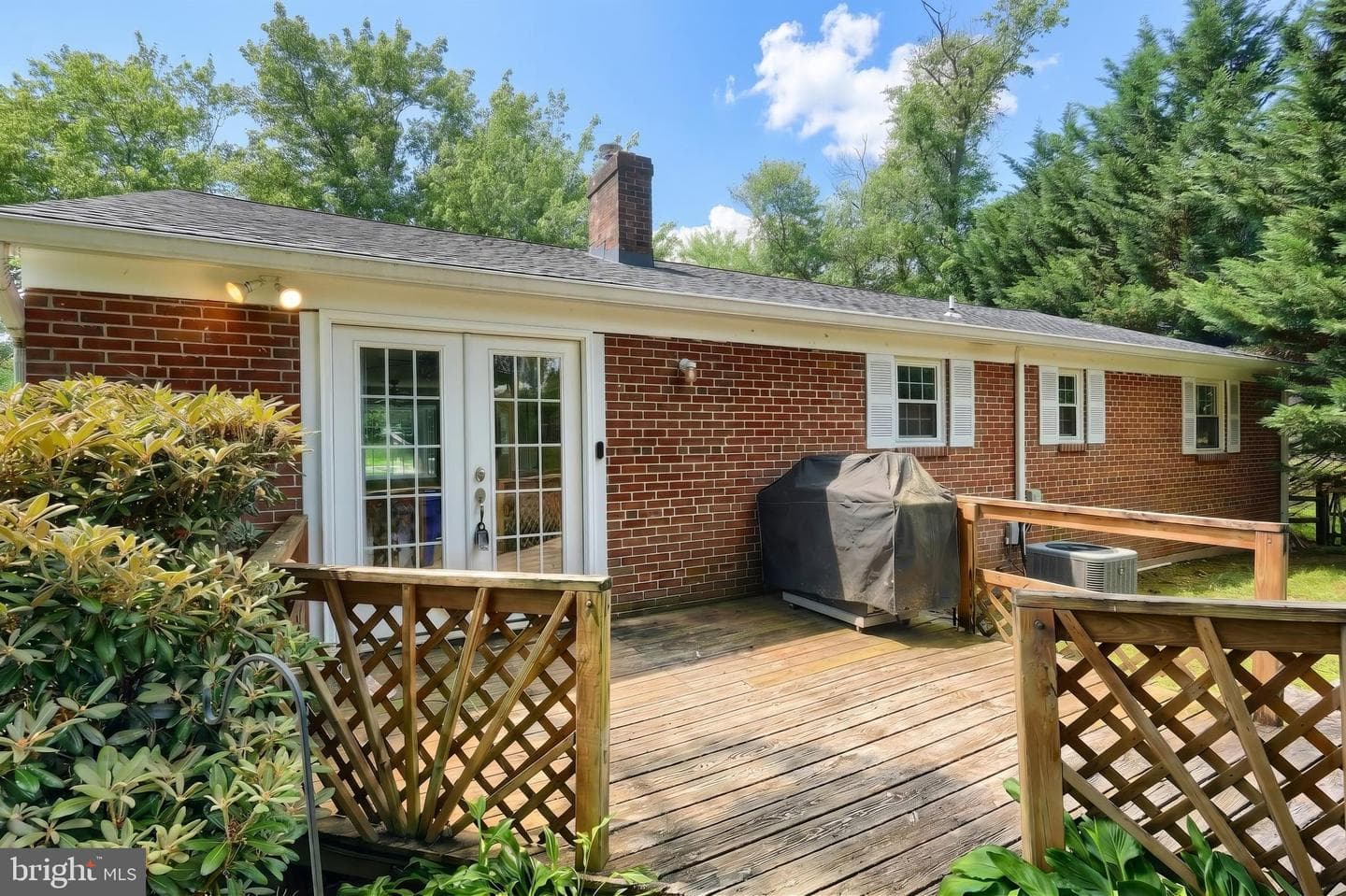 496 Lakeside Drive photo 9