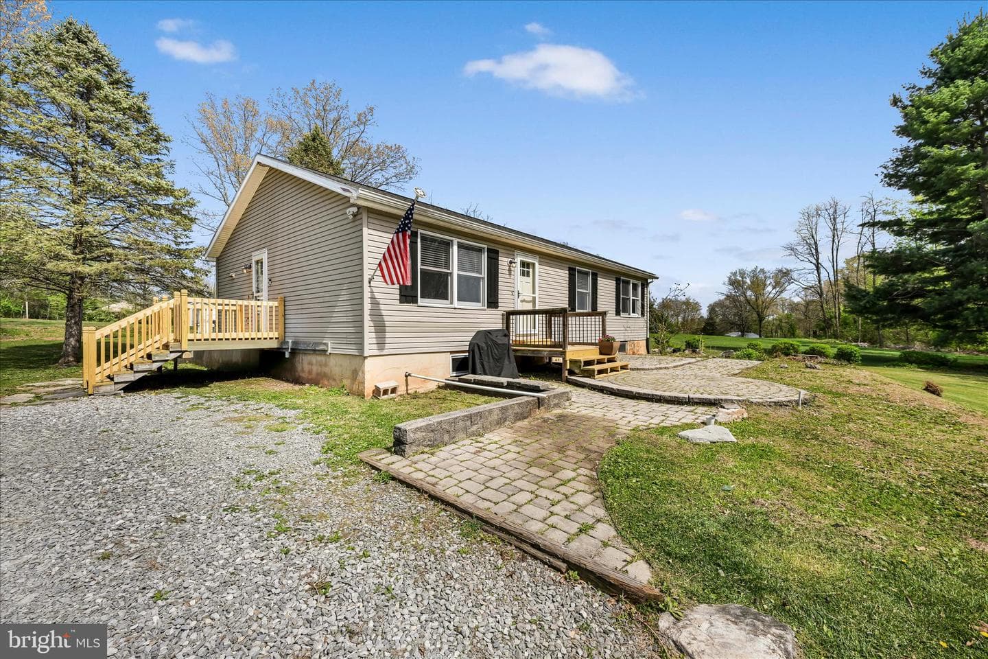 445 Scotch Pine Road photo 2